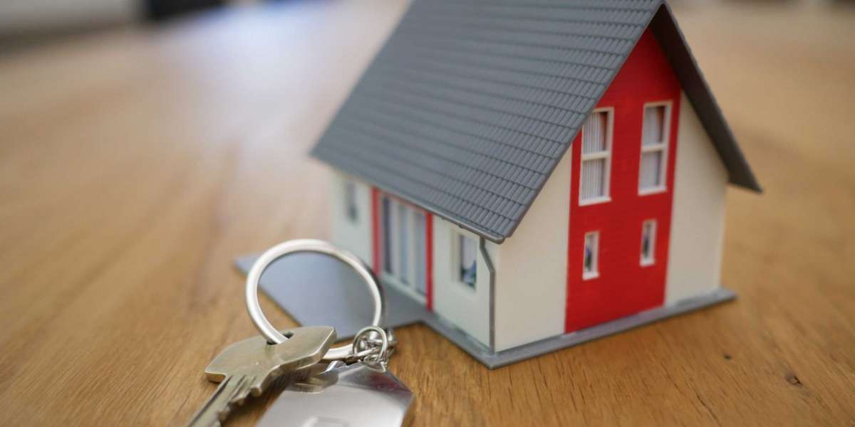Understanding the Role of a Real Estate Lawyer: