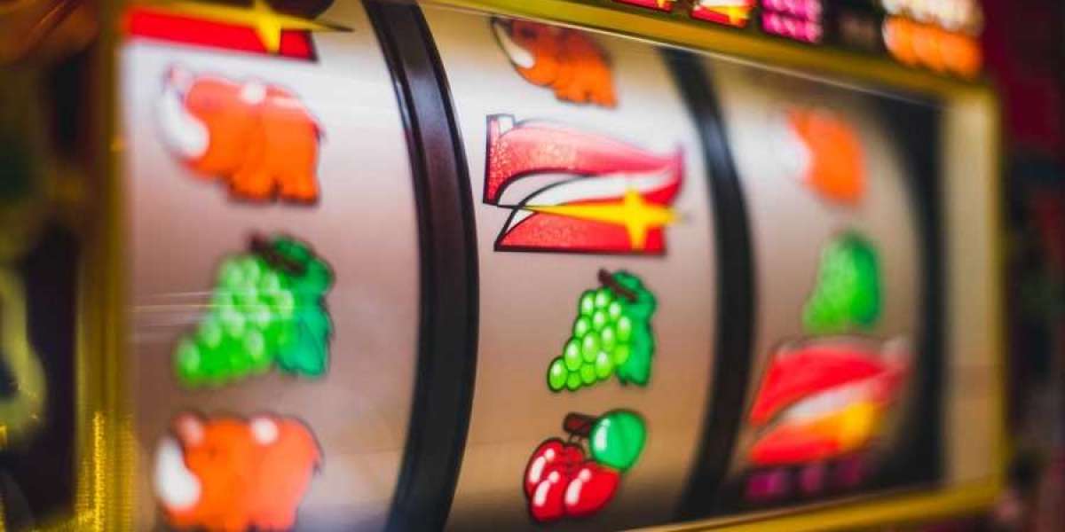 Mastering the Art: How to Play Online Slot