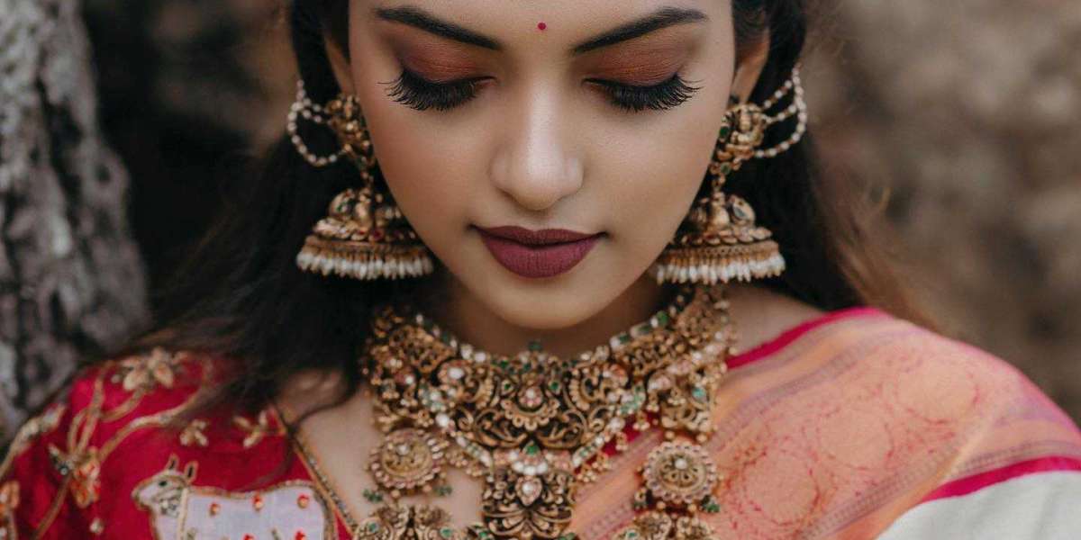 How to Choose the Perfect Bridal Makeup Artist in Noida