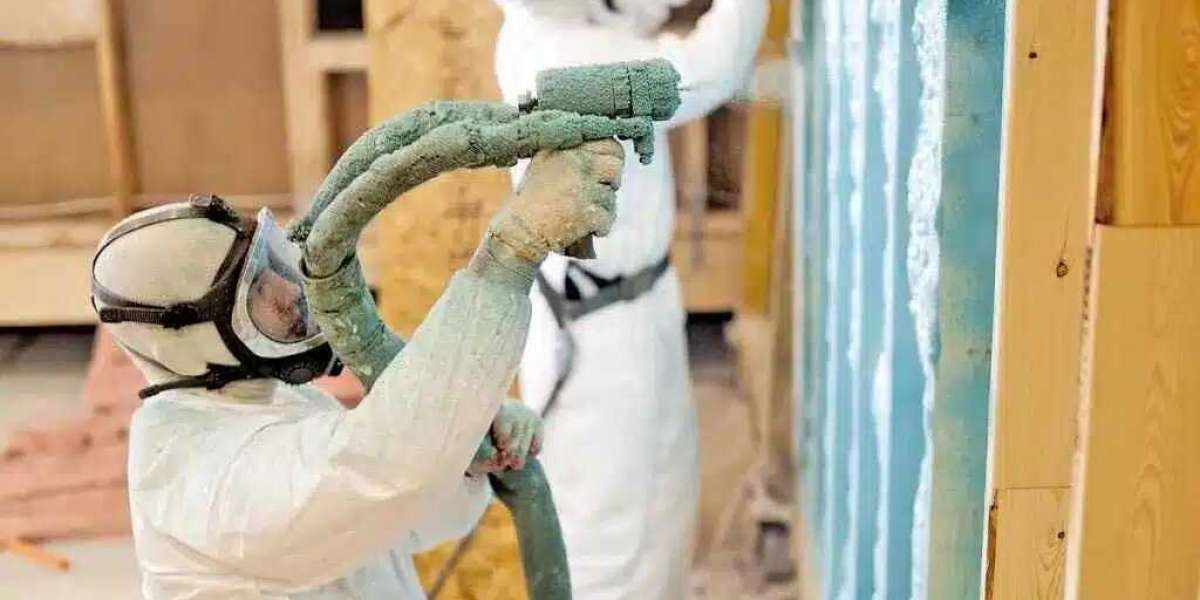 Spray Foam Insulation vs. Traditional Insulation: Which is Better?